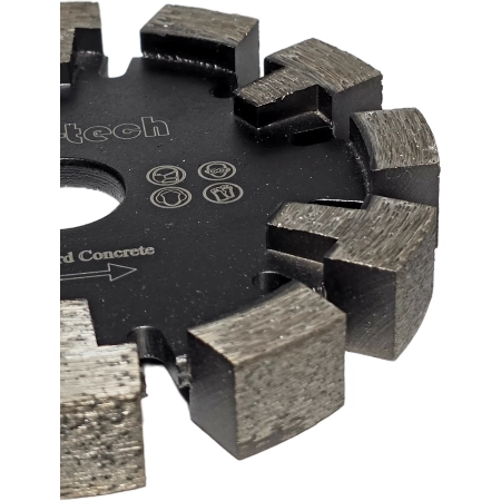 Zbliżenie na segmenty diamentowe frezu do twardego betonu TM-TECH Extra Hard Concrete